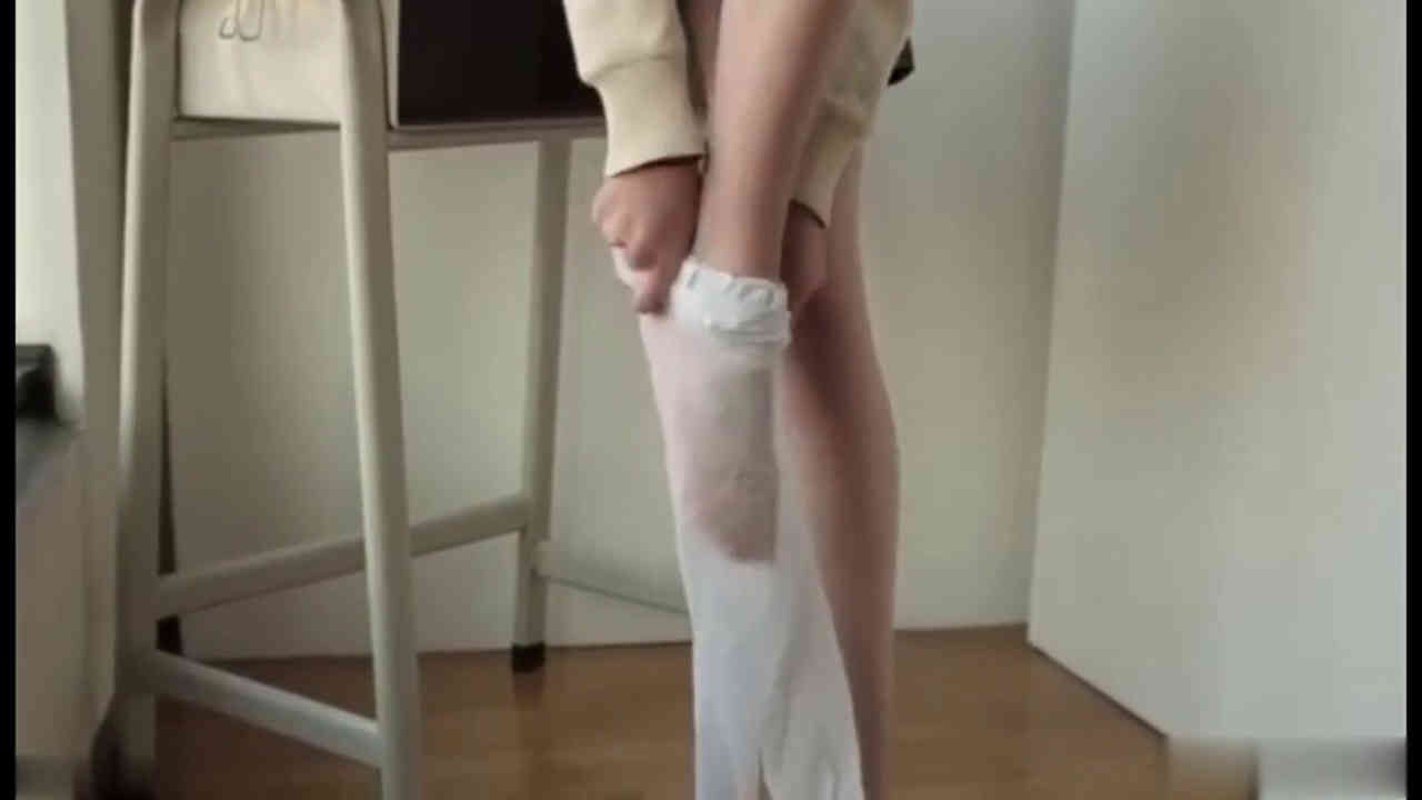 兔兔比比哄睡asmr新作之真人视频学生漖室穿丝袜！在线看！
