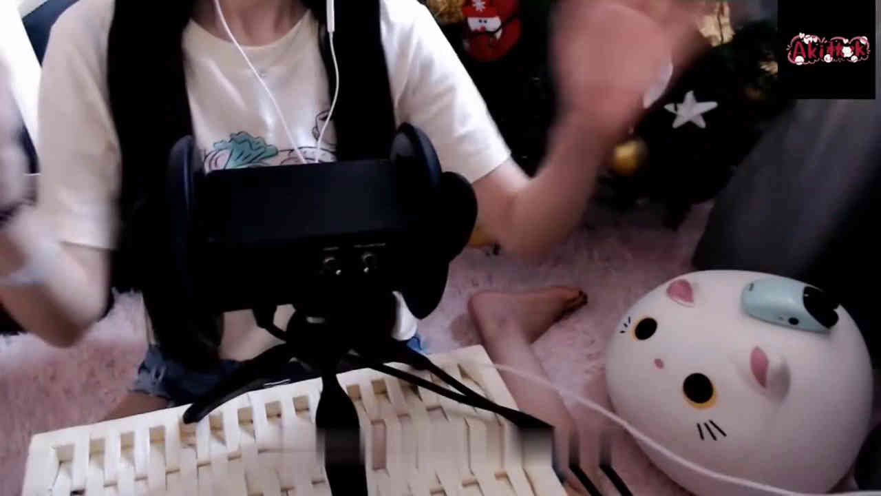 aki秋水asmr催眠新作之新年快乐happy new year！刷刷耳朵舒服一下~涂了绿色的指甲油嘻嘻！在线看！